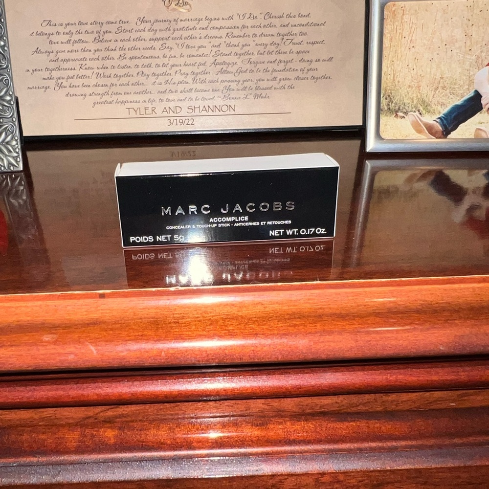 Marc Jacobs Accomplice Concealer & Touch Up Stick. NIB